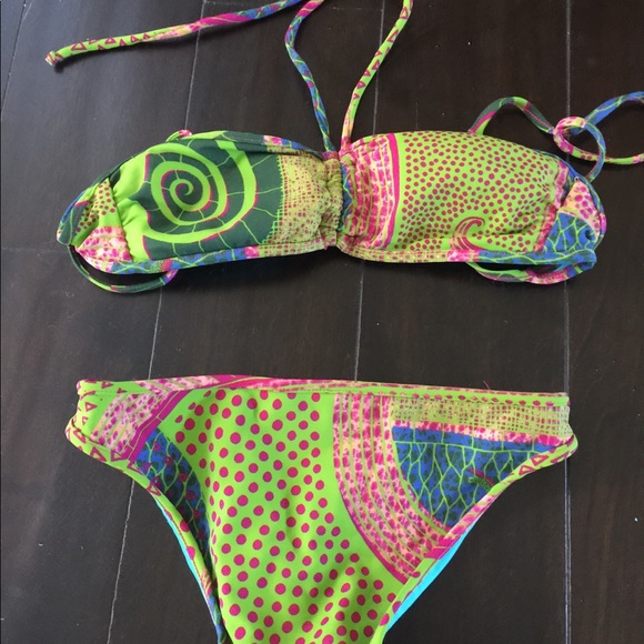 Bikini - Picture 2 of 5